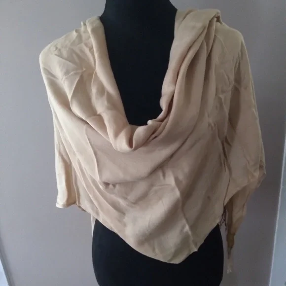 Beige Pashmina | Size OS - Picture 4 of 7